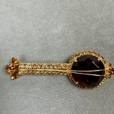 Signed Alice Caviness banjo rhinestone pin