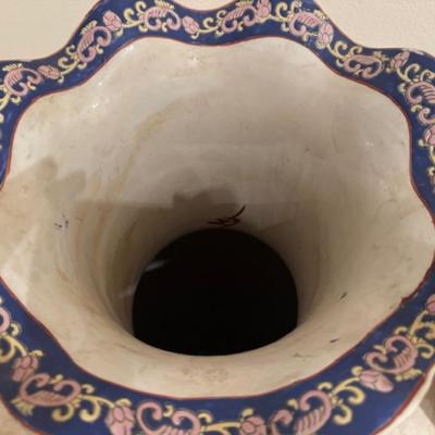 Large Chinese Vase 1/2