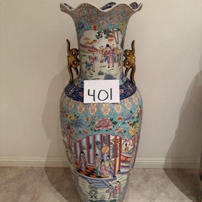 Large Chinese Vase 1/2