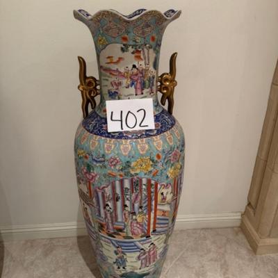 Large Chinese Vase 2/2