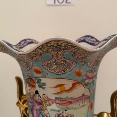Large Chinese Vase 2/2
