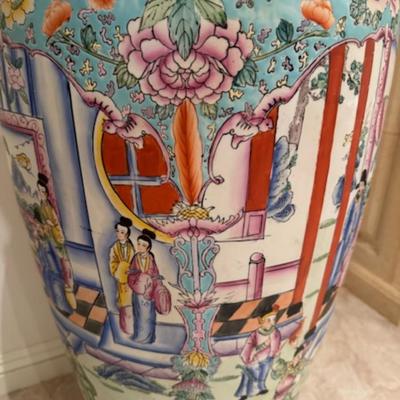 Large Chinese Vase 2/2