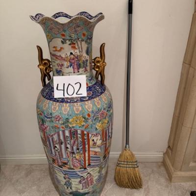 Large Chinese Vase 2/2