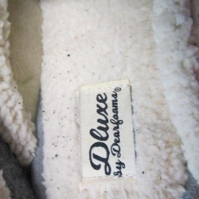 6 Pair Of Slippers Deuxe By Dearfoam