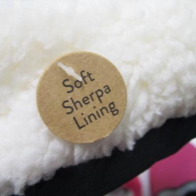 6 Pair Of Slippers Deuxe By Dearfoam