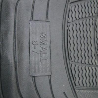 6 Pair Of Slippers Deuxe By Dearfoam