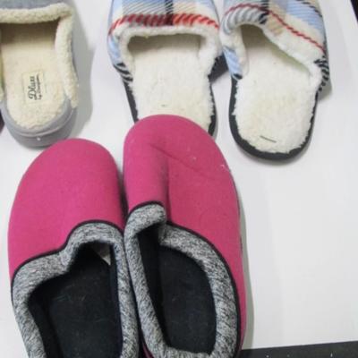 6 Pair Of Slippers Deuxe By Dearfoam