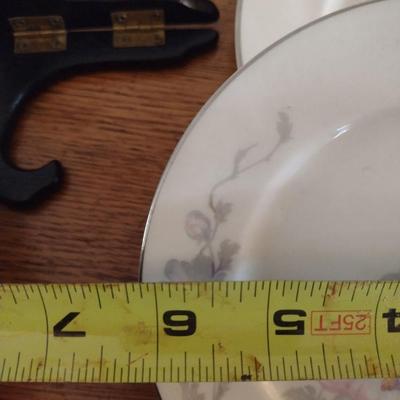 Warwick 'Silver Poppy' China- Approx 65 Pieces