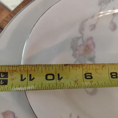 Warwick 'Silver Poppy' China- Approx 65 Pieces