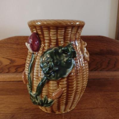 Frog and Lilly Basket Weave Ceramic Vase- Approx 7" Tall