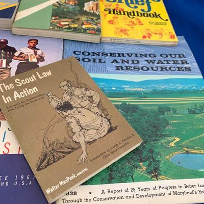 Large Lot - Vintage Scouting Manuals Webelo Cub Scouts Den Chiefs