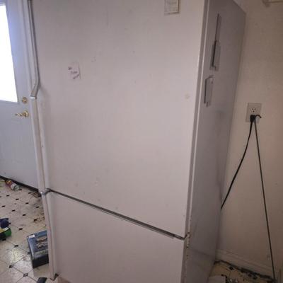 22.1 cubic feet fridge.