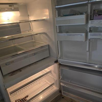 22.1 cubic feet fridge.