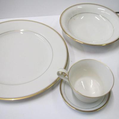 28 Pieces Of Noritake Ivory China Japan Linton Pattern