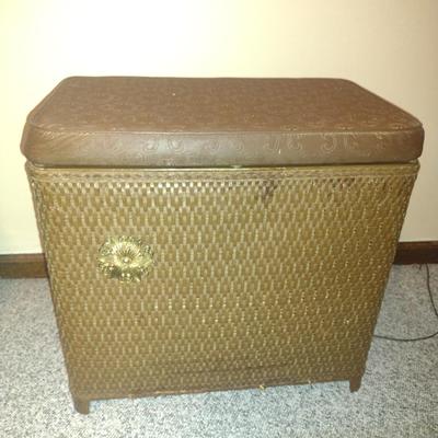 Vintage Flip-top Clothes Hamper