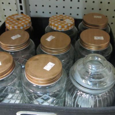 8 - Lattice Pattern Glass Jar With Metal Lids