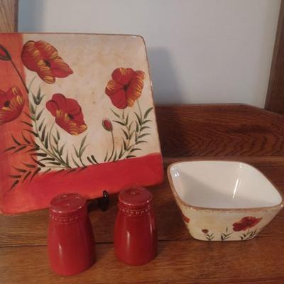 Pier One 'Poppies' Dinnerware- 18 Pieces