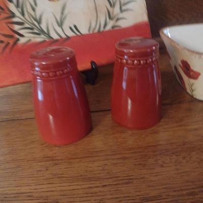 Pier One 'Poppies' Dinnerware- 18 Pieces