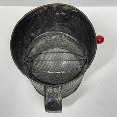 Vintage Bromwell's 3 Cup Measuring Flour Sifter Red Wood Handle Crank Knob 1930s