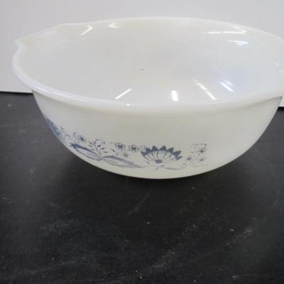 Corning Ware Cornflower Casserole Dish & Pyrex Corning Glass Colonial Mist Bowl