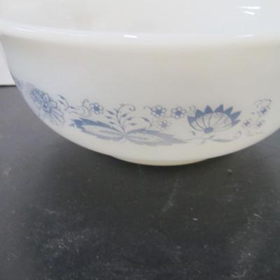 Corning Ware Cornflower Casserole Dish & Pyrex Corning Glass Colonial Mist Bowl