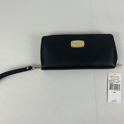 Lot E 246 NWT Michael Kors Leather Wallet