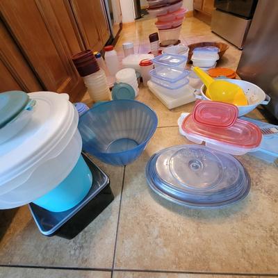 Lot of containers and measuring bowls and wooden bols serving bowl