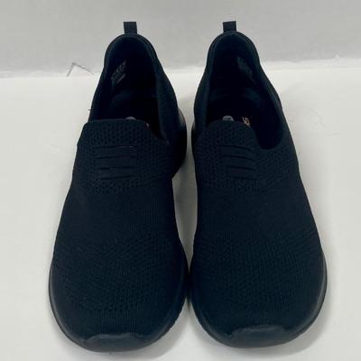 Women’s Black Skechers Size 10