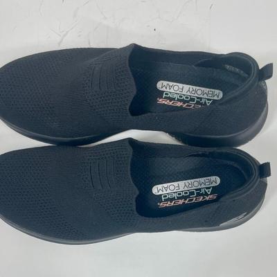 Women’s Black Skechers Size 10