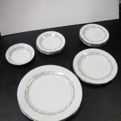 13 Pieces Of Noritake Japan Trilby Pattern