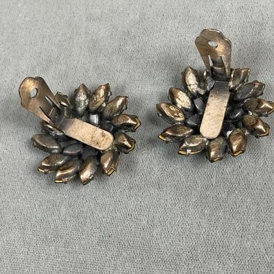 Olivine green glass rhinestone Clip Earrings