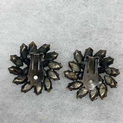 Olivine green glass rhinestone Clip Earrings