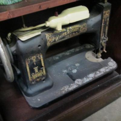 Vintage White Rotary U.S.A. Sewing Machine