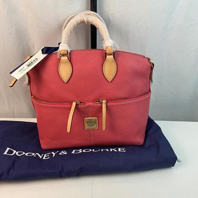 Lot G 262 NWT Dooney & Bourke Pocket Satchel with Keychain