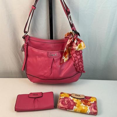 Lot G 263 NWT Coach Pink Leather Shoulder Bag with Two Matching Wallets