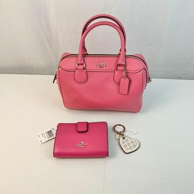 Lot G 268 NWT Coach Bifold Wallet Coach Pink Leather Handbag NWT Coach Heart Keychain
