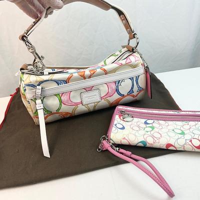 Lot G 270 NWT Coach Signature Handbag Coach Signature Wristlet