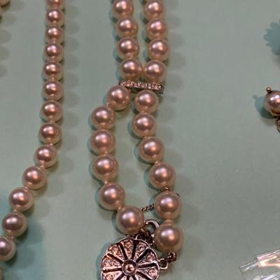 Pearls Estate Jewelry Lot Twisted Necklaces Earrings Pendant