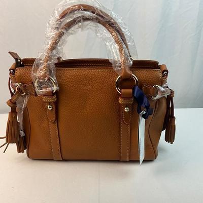 Lot F 276 NWT Dooney & Bourke Pebbled Leather Handbag