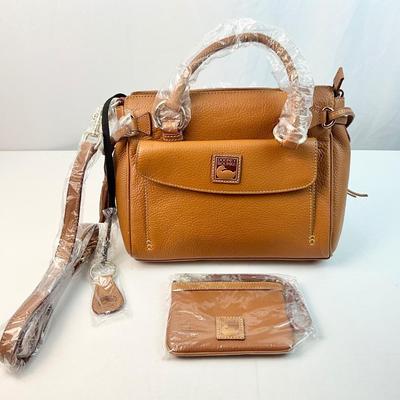 Lot F 276 NWT Dooney & Bourke Pebbled Leather Handbag