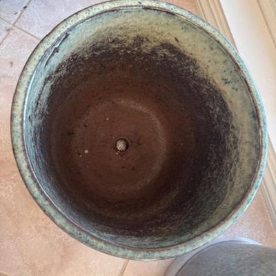 2 Pots