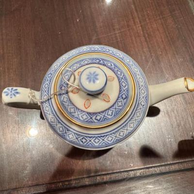 Teapots and Cups