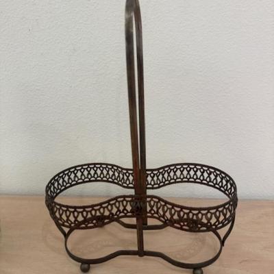 2 Decanters with holder