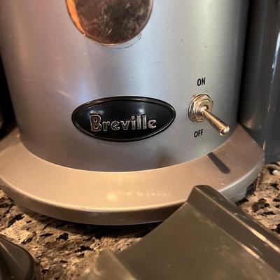Breville JE900 Juice Fountain Professional Juice Extractor
