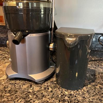 Breville JE900 Juice Fountain Professional Juice Extractor
