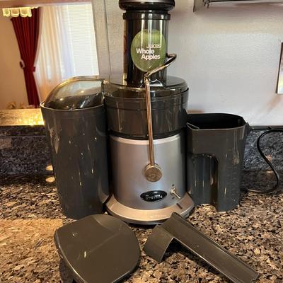 Breville JE900 Juice Fountain Professional Juice Extractor