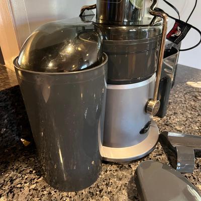 Breville JE900 Juice Fountain Professional Juice Extractor