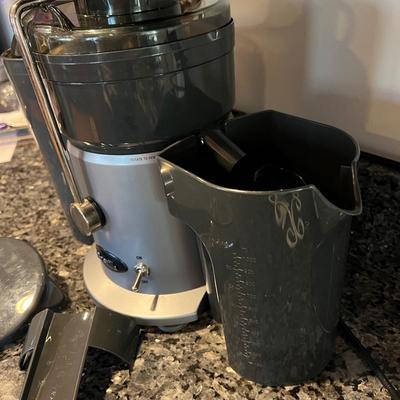 Breville JE900 Juice Fountain Professional Juice Extractor