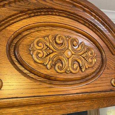 Lighted Curio Cabinet (DR-MG)