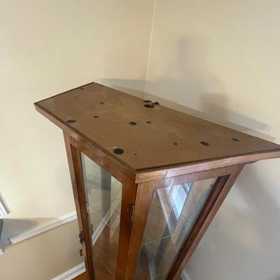 Pulaski Furniture Lighted Display Cabinet (DR-MG)
